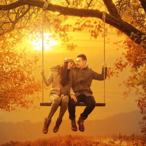 Парень и девушка на качелях