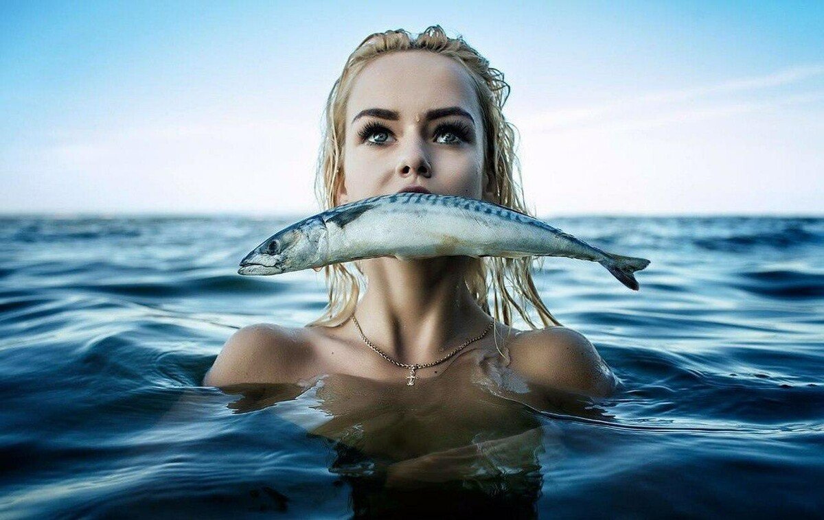 Девушка с рыбой