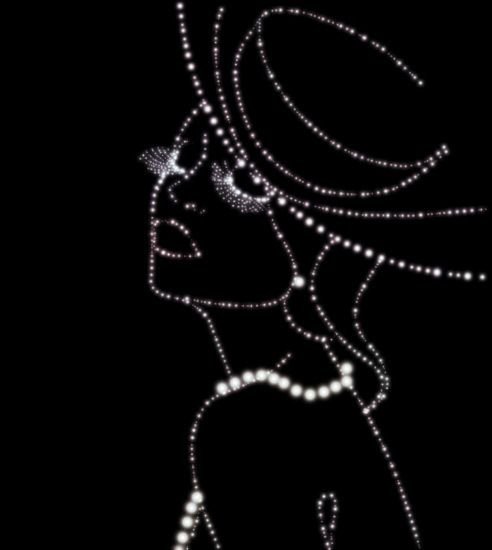 Девушка в стразах