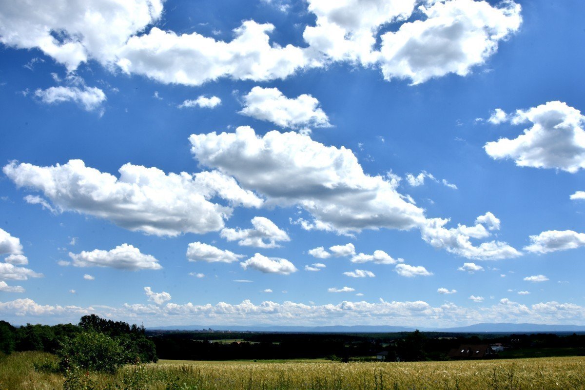 синее небо с облаками фото