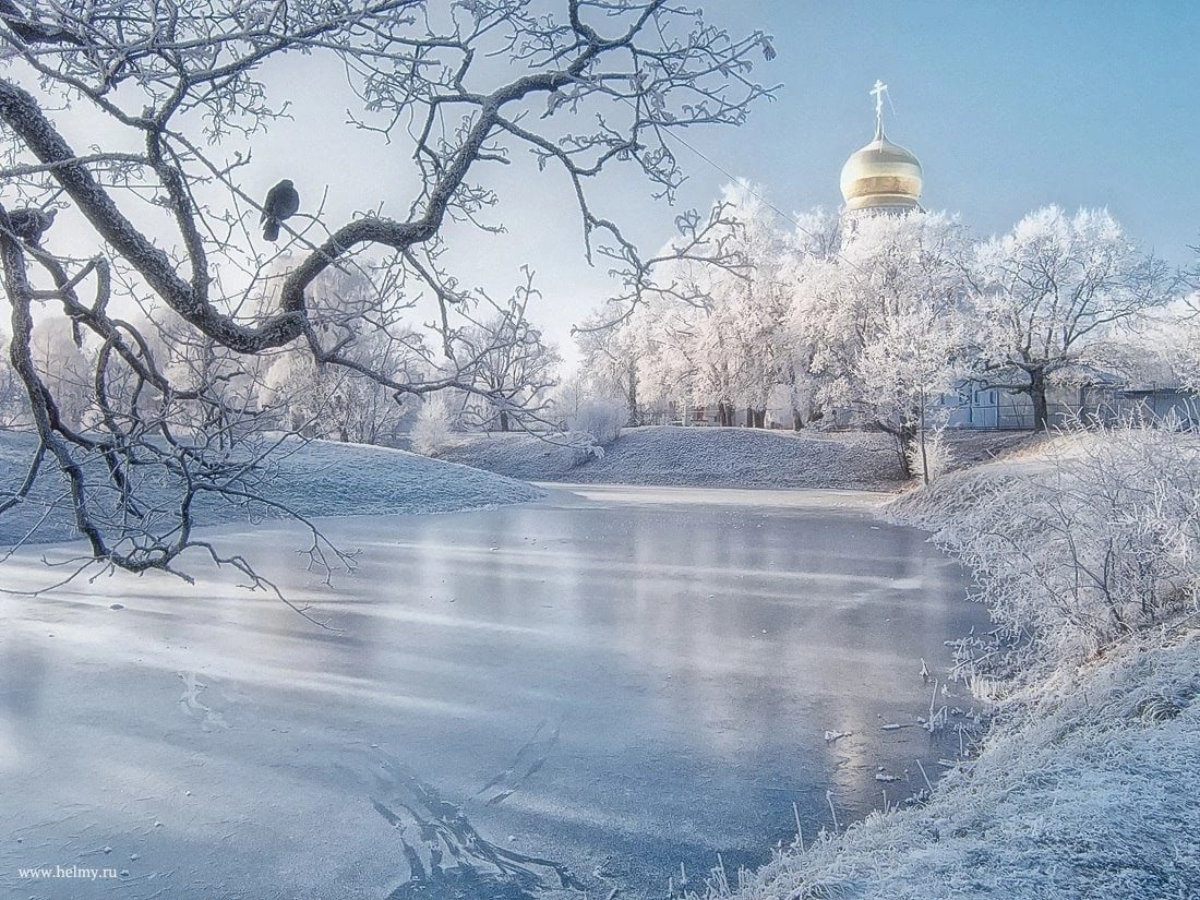 Зима река храм