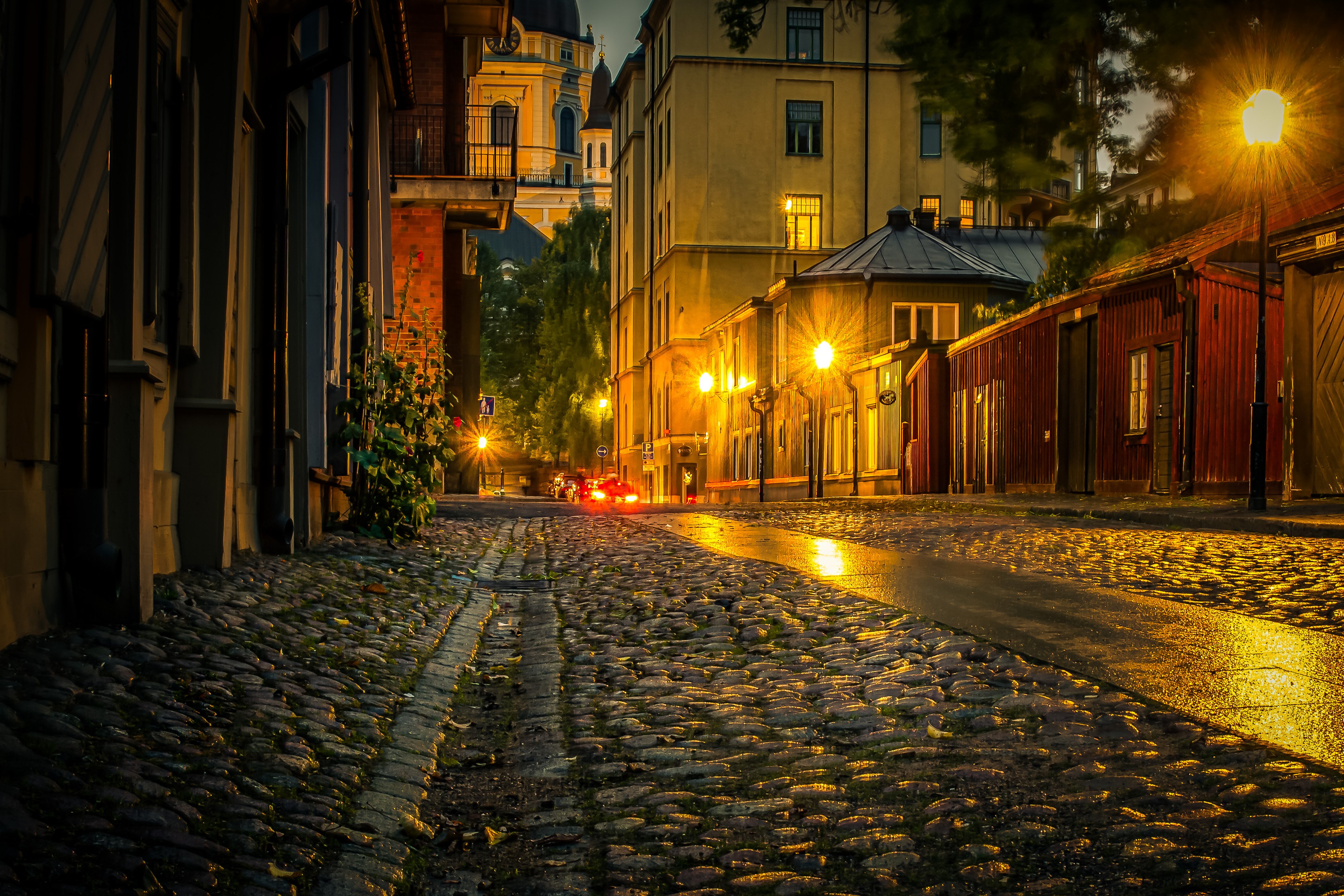Ночной городок. Улочки Испании осень. Эстония ночью старый город улочка. Вечерняя улочка Румыния. Осень в Старом городе.