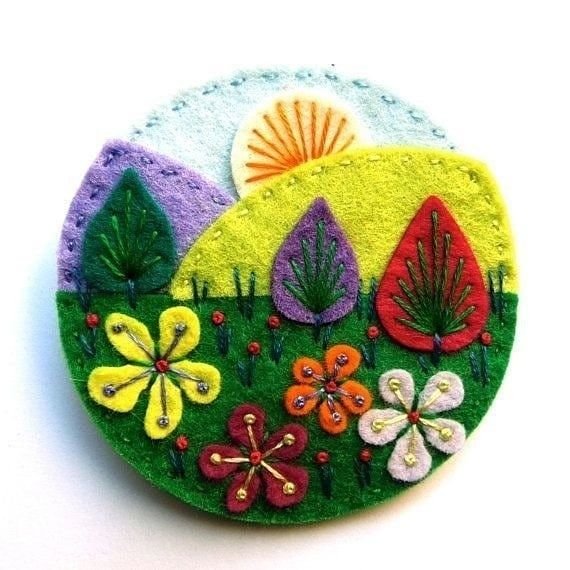 Брошь из фетра с пейзажами
