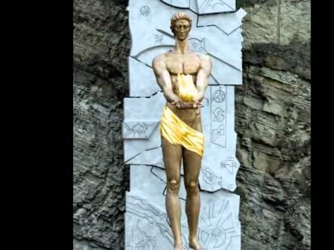 Титан Прометей статуя