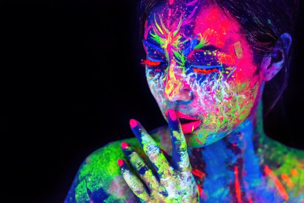 Неоновая краска для стен