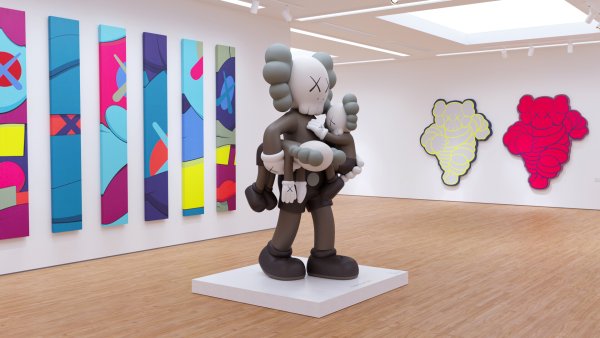 Картины KAWS В интерьере