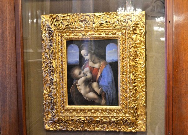 Мадонна Литта Леонардо Эрмитаж