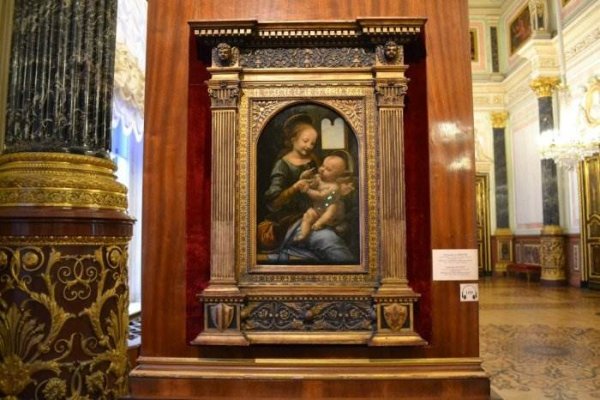 Мадонна Литта Эрмитаж зал