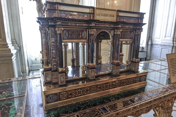 Мадонна Литта Леонардо