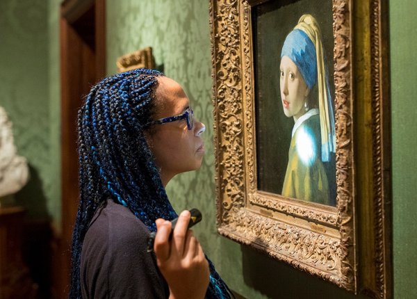 Яна Вермеера "девушка с жемчужной сережкой", (1665 г.)