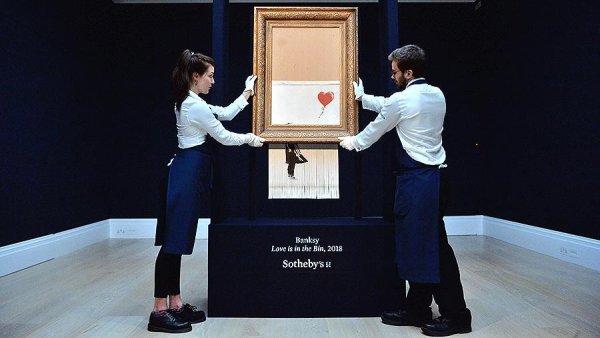 Девочка с шаром Бэнкси самоуничтожилась