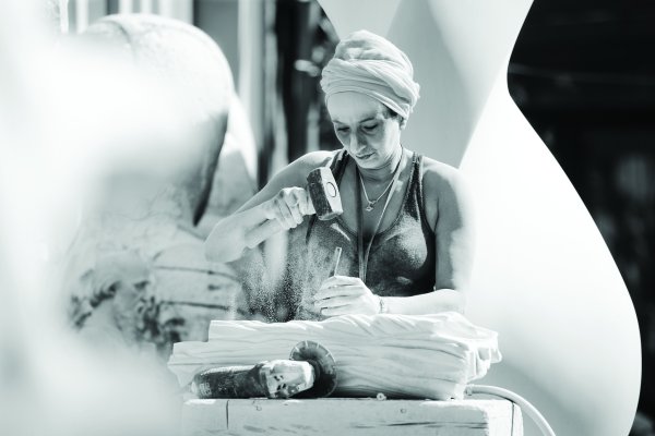 Айдан Салахова скульптуры Пьета