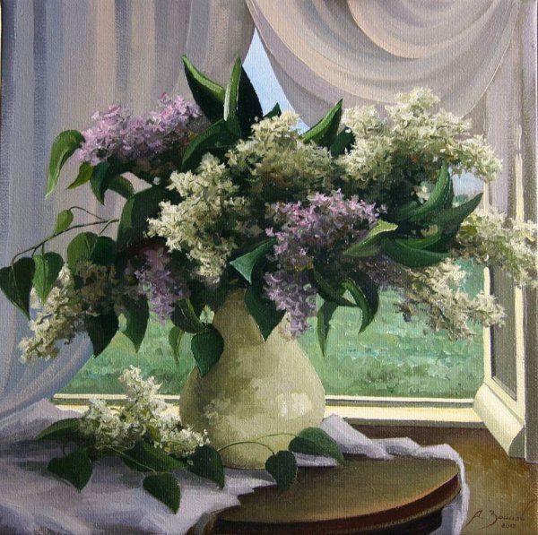 Сирень в вазе на окне