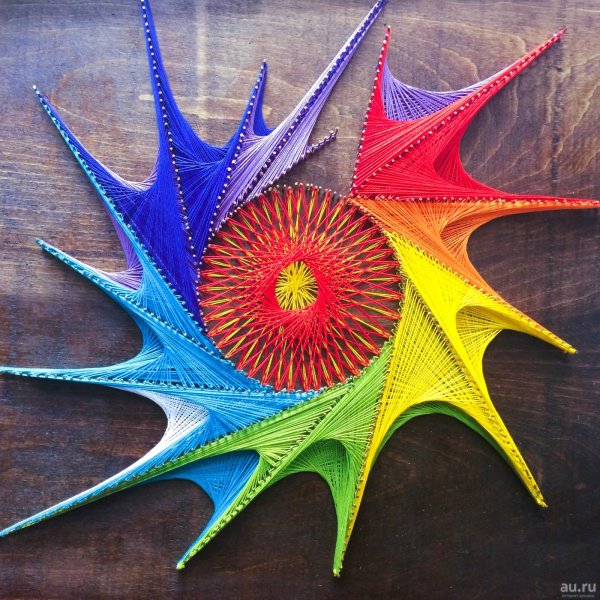 Пано из ниток и гвоздей