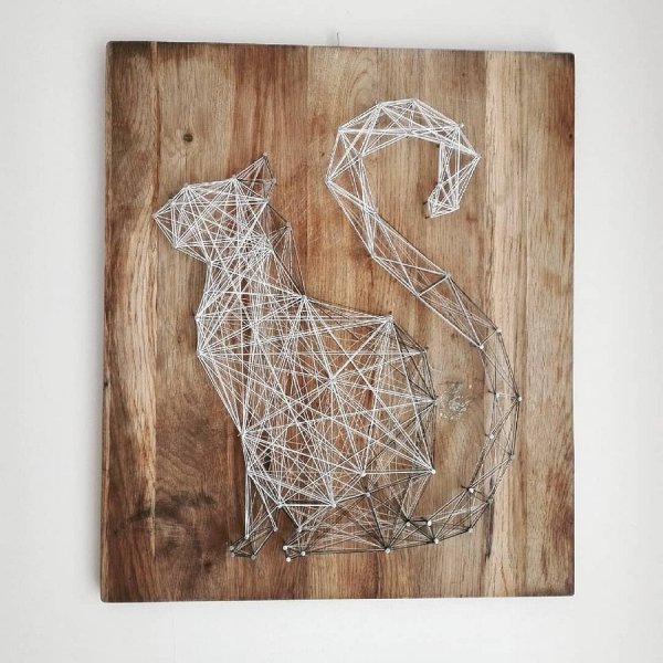 Картина нитками на гвоздях