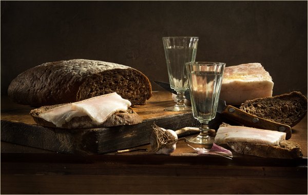 Натюрморт с рюмкой водки