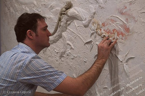 Берни Митчелл барельефы