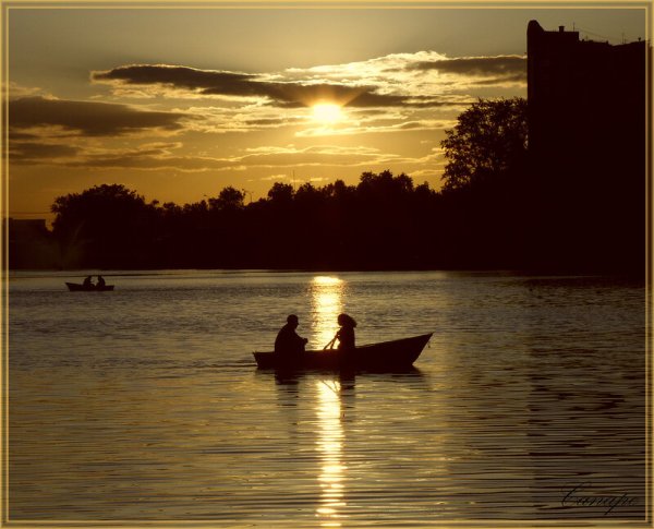 Двое влюбленных в лодке