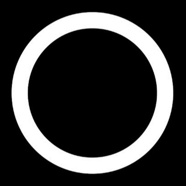 Белый кружок на черном фоне