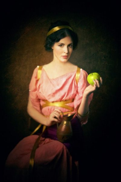 Чистка яблок картина