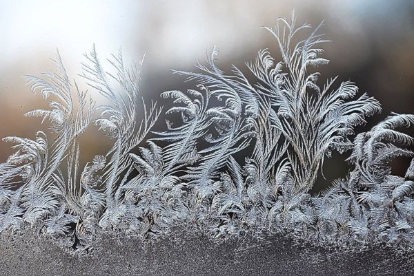 Зимние узоры на окнах