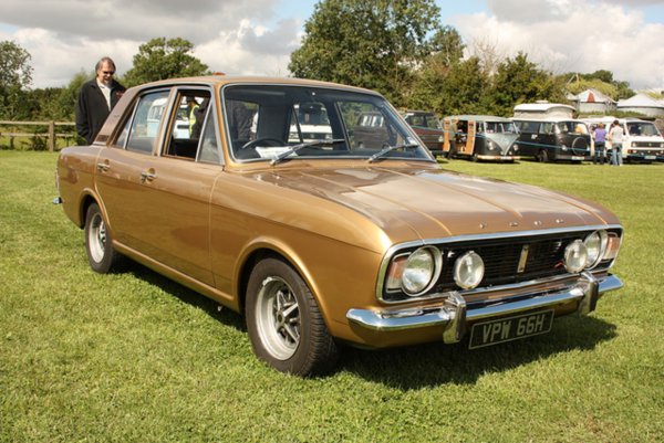 Cortina Supreme Ford