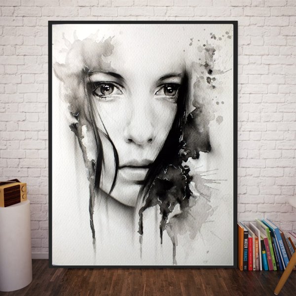 Портрет на стене