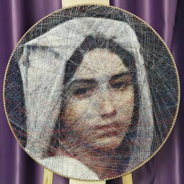 Картина нитками на гвоздях