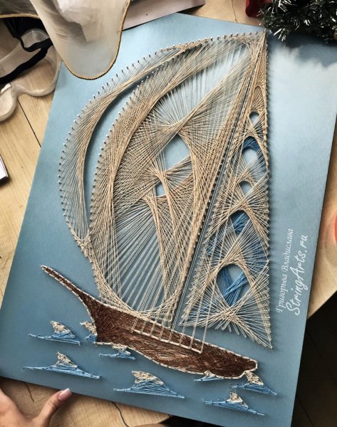 Картина из натянутых нитей