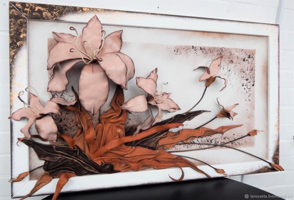 Панно из кожи