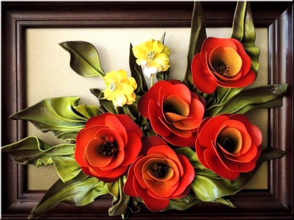 Панннос цветами из кожи