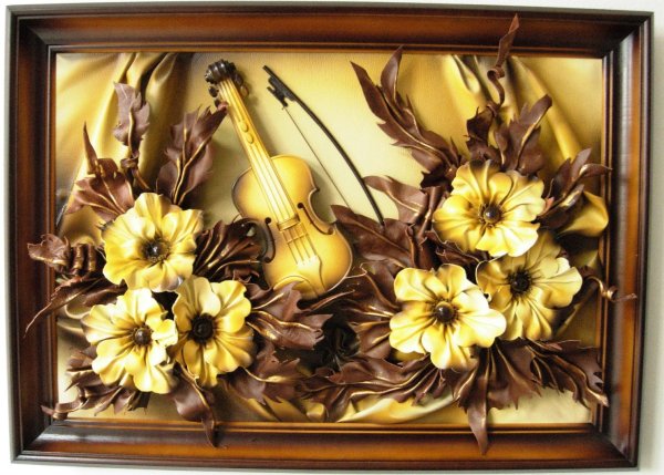 Панно из кожи