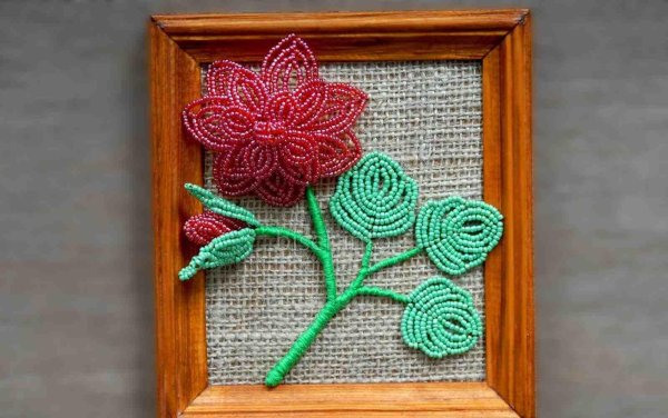 Панно из бисерных цветов