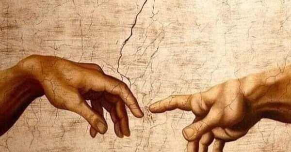 Микеланджело Сотворение Адама руки скелет