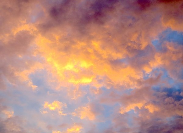 Ванильное небо картина Автор