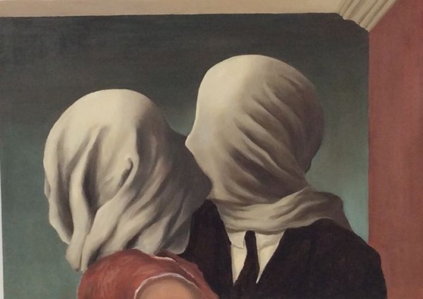 Влюбленные картина Рене Магритта