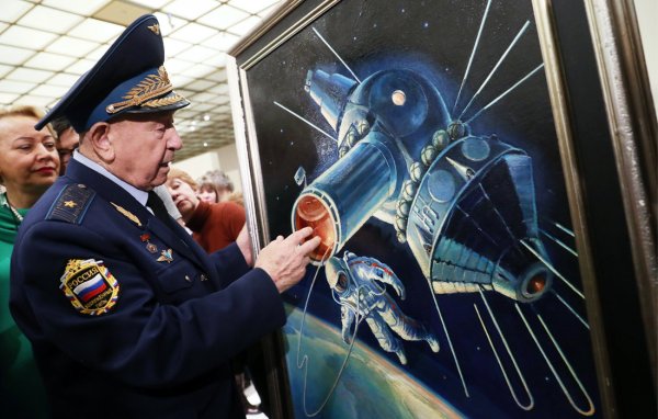 Алексей Леонов над черным морем