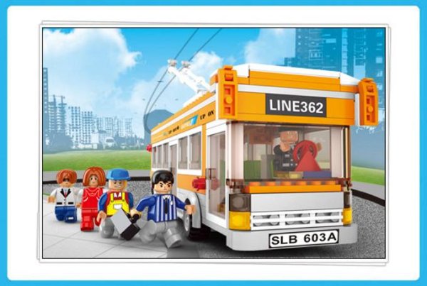 Картина троллейбус и игрушки