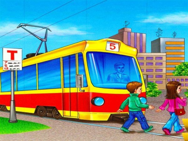 Трамвай обходят спереди