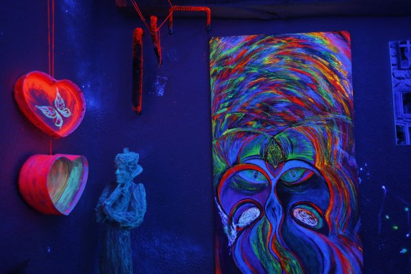 Картины флуоресцентными красками