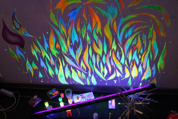 Флуоресцентная краска в темноте