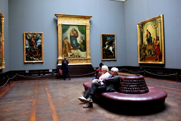 Мадонна Рафаэля в Дрезденской галерее