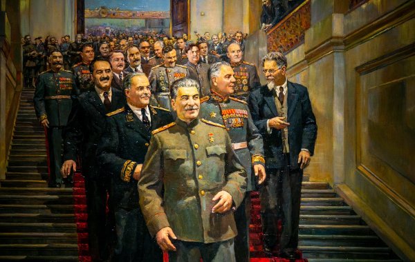 «И. В. Сталин и к. е. Ворошилов в Кремле» (1938) Александра Герасимова