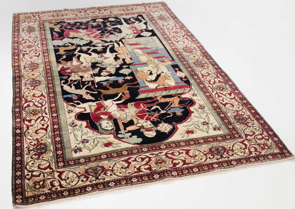 Персидский ковер на стене