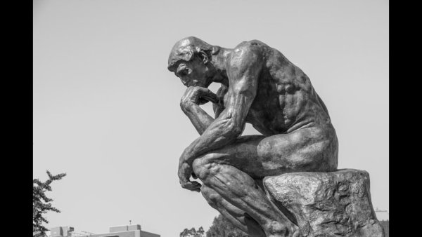 Статуя мыслителя Родена