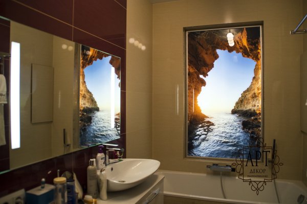 Фотопечать на стекле для ванной комнаты