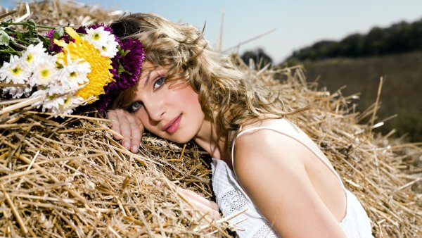 Женщина с сеном