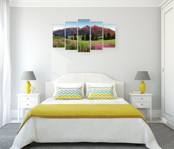 Картины над изголовьем кровати