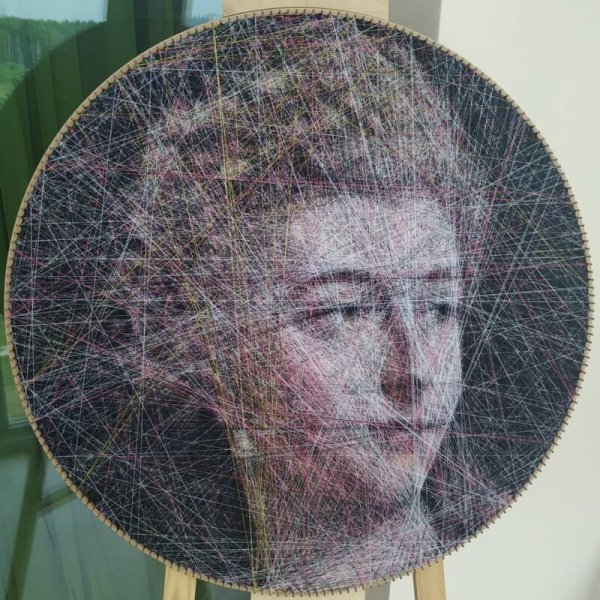 Портрет из ниток