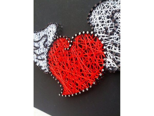 Череп из ниток и гвоздей